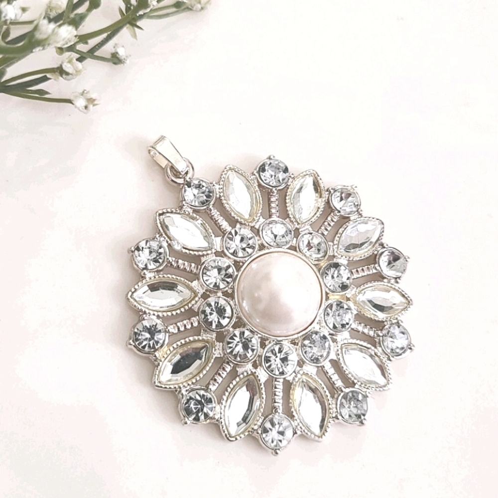 Pendant NWOT